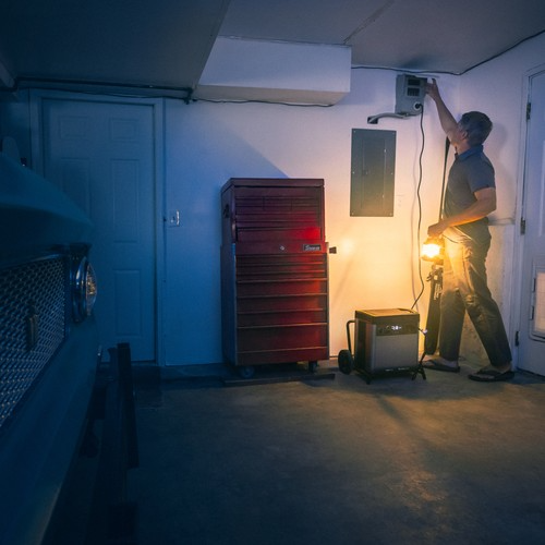 Yeti 6000X + (4) Nomad 200 Solar Generator